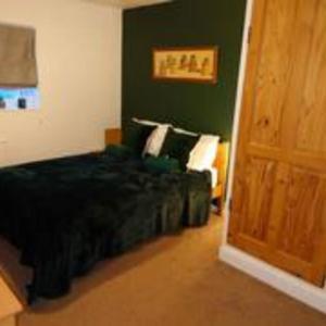 Lovely Rooms In A Quiet Place Of Woking Exterior foto